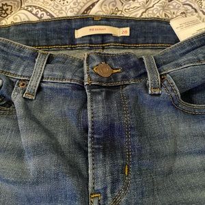 Levis 711 skinny size 28